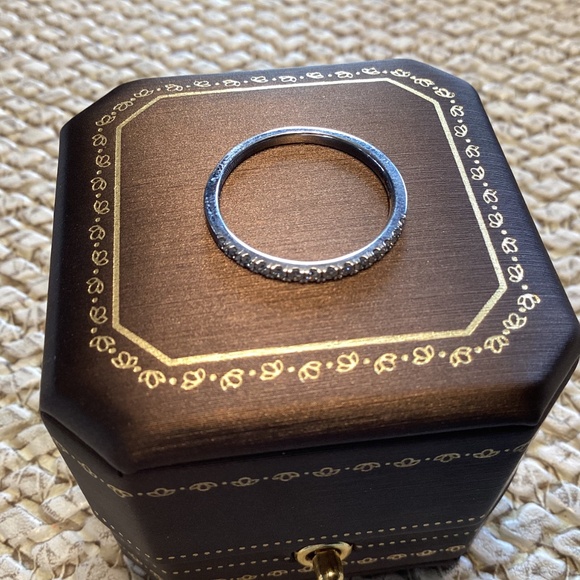 Beautiful Wedding Ring Set - Picture 5 of 9